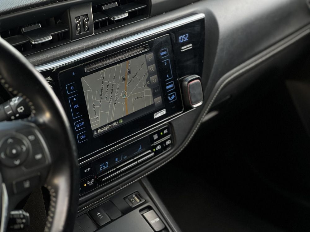 TOYOTA AURIS Touring Sports 1.8 HSD Selection (Automata)