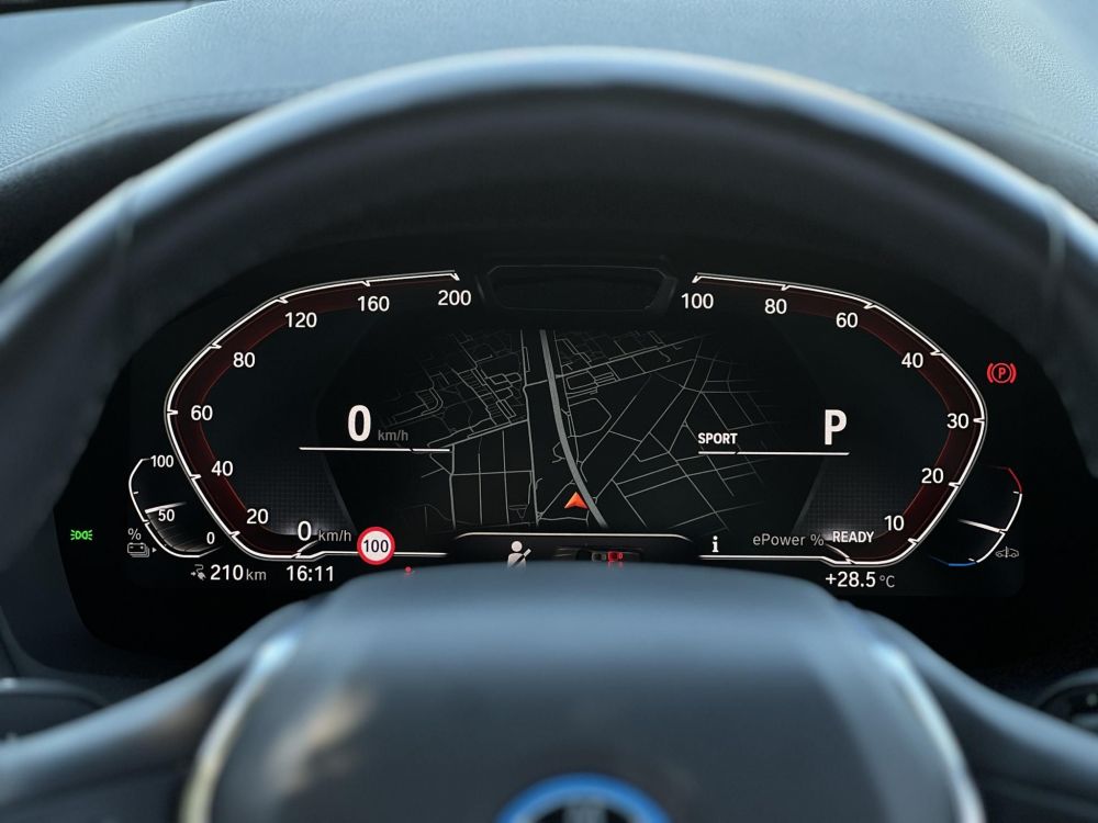 BMW IX3 Impressive sérülésmentes. dokumentált előélet. harman/kardon. panoráma. memória. HUD