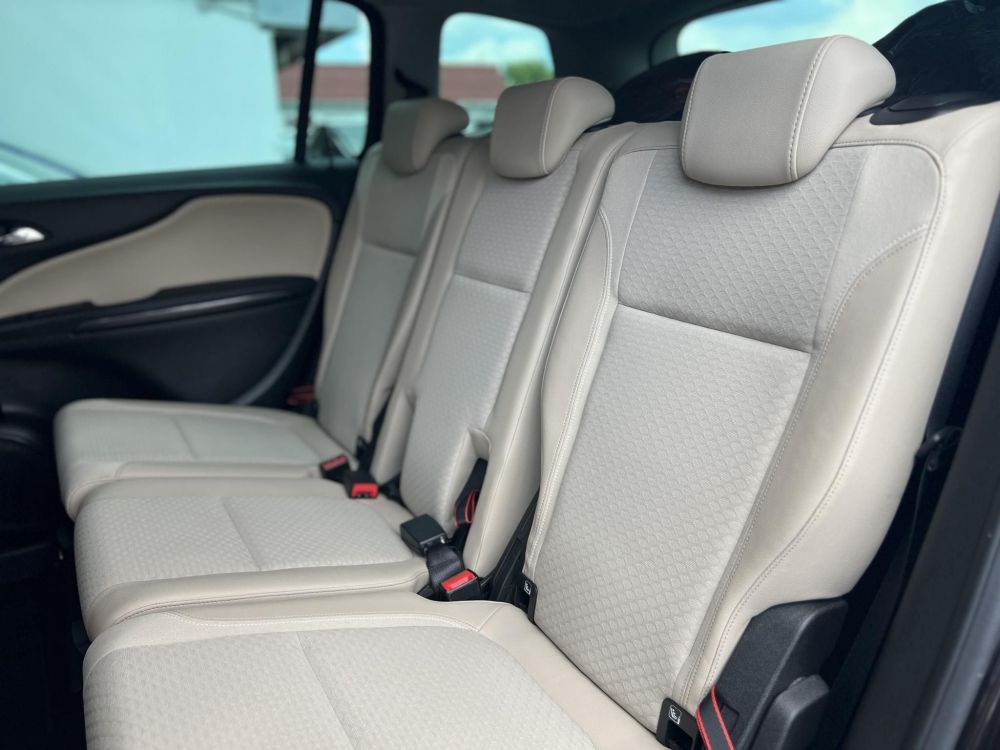 OPEL ZAFIRA 1.4 T Edition (7 személyes ) Végig vezetett szervizkönyv. téli-nyári gumi garnitúra. vaj belső!