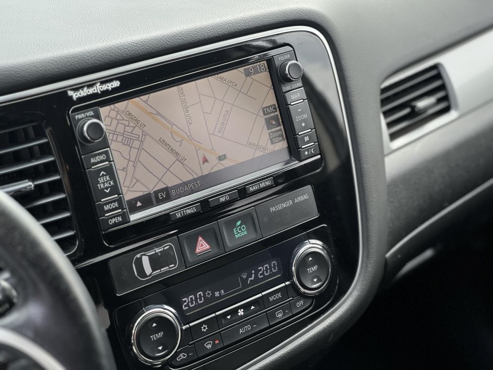 MITSUBISHI OUTLANDER 2.0 MIVEC Instyle Navi 4WD CVT