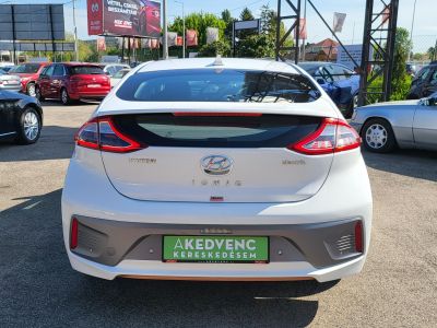 HYUNDAI IONIQ electric Premium (Automata) 250km-es hatótáv. Vezetett szervizkönyv!