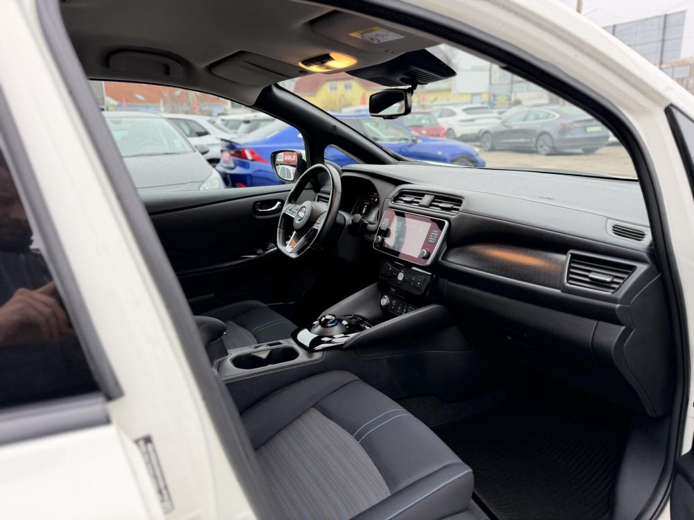 NISSAN LEAF N-Connecta e+ 62kWh (Automata) 96% akku 9e km. 360 kamera ProPilot 4x ülésfűtés