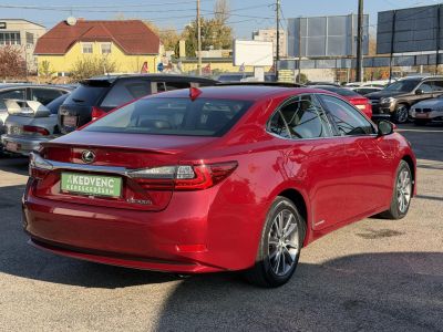 LEXUS ES 300H 112e km. Fakormány. ülésszellőzés. kormányfűtés. kamera. roló!