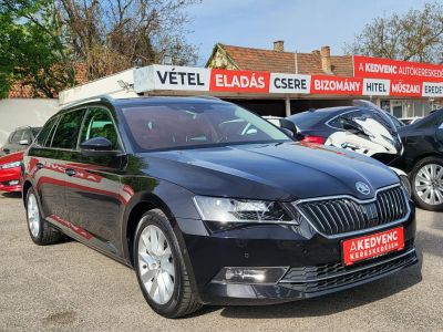 SKODA SUPERB Combi 2.0 TDi SCR Style LED Navi Tempomat Kamera Memória Ülésfűtés Bőr Vonóhorog Carplay