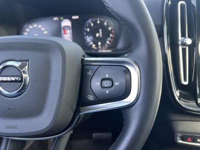 VOLVO XC40 2.0 [B4] MHEV R-Design Geartronic M.o.-i. 1.tul. Márkaszervizelt. Panorámatető Harman/Kardon Carplay Memória