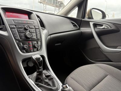 OPEL ASTRA J 1.4 T Selection M.o.-i. Klíma Tempomat Bluetooth