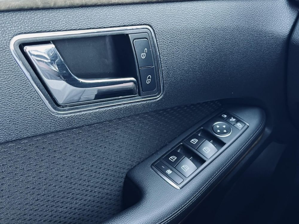 MERCEDES-BENZ E 200 CGI BlueEFFICIENCY Elegance (Automata) Gyári fényezés. Dokumentált előélet. Garantált 149e km!