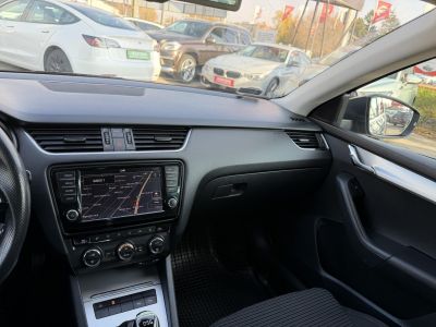 SKODA OCTAVIA 1.6 CR TDI Elegance DSG Magyarországi Xenon Tempomat Navi Ülésfűtés Digitklíma