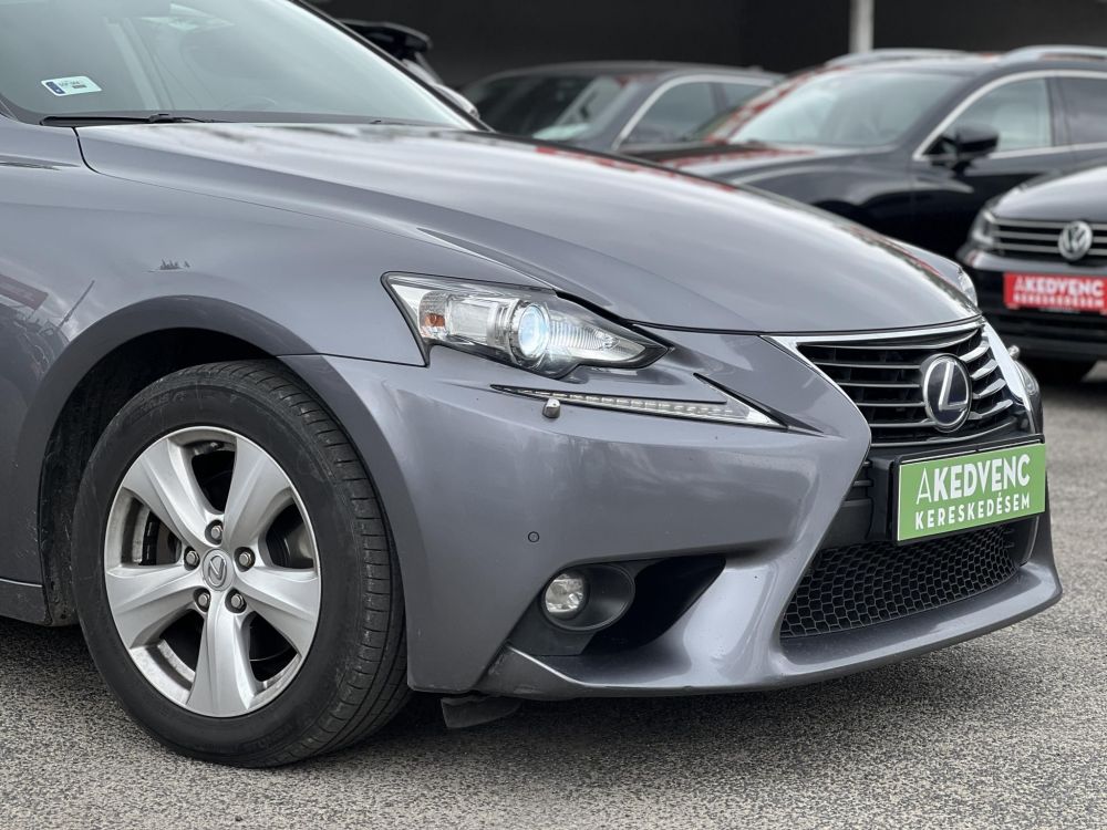LEXUS IS 300h Comfort Leather&Navigation (Automata) Hybrid garancia Márkaszervizelt! Gyári fényezés. Téli-nyári gumi garnitúra!