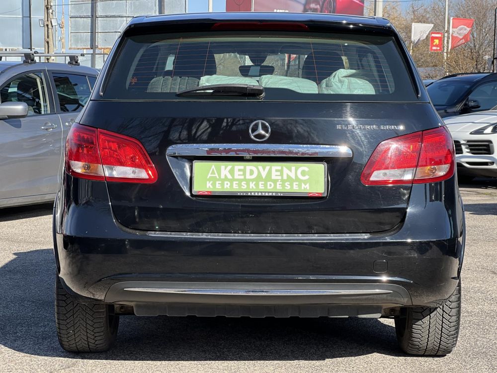 MERCEDES-BENZ B 250 E (Automata) 94e km. téli-nyári gumi. kamera. 2 gyári kulcs!