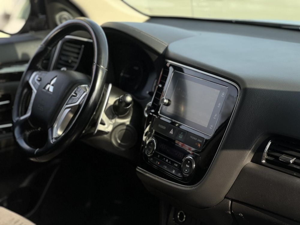 MITSUBISHI OUTLANDER 2.0 PHEV Intense Plus 4WD CVT 114e km