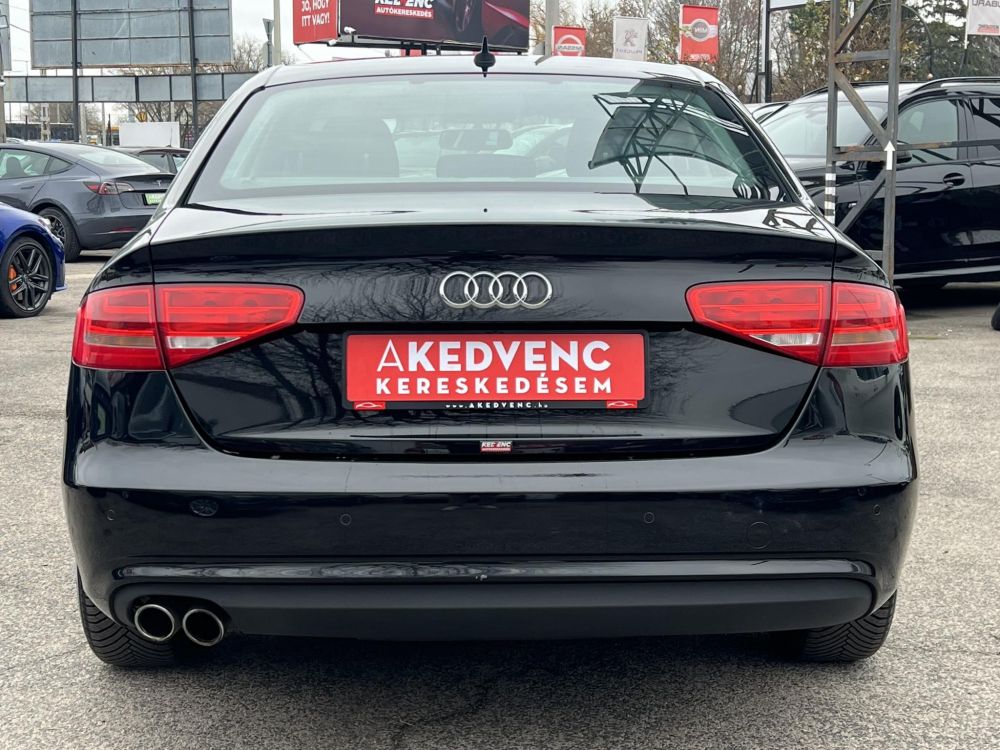 AUDI A4 2.0 TDi Klíma Tempomat Bluetooth 142e km!