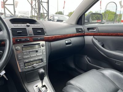 TOYOTA AVENSIS 2.0 Sol Executive (Automata) Tempomat Digitklíma Ülésfűtés Bőr Téli-nyári gumi!