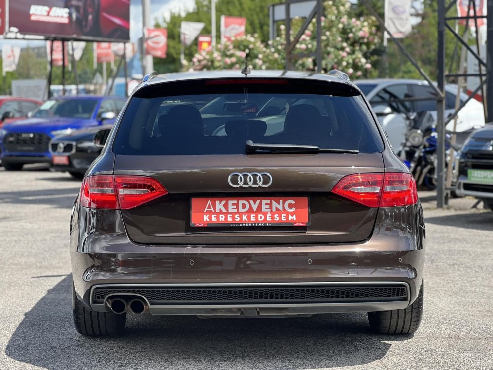 AUDI A4 Avant 2.0 TDI DPF EU5 S-line Vezetett szervizkönyv!