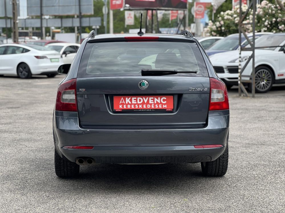 SKODA OCTAVIA Combi 2.0 TDI Ambiente DSG Tempomat Ülésfűtés Bluetooth Navigáció!