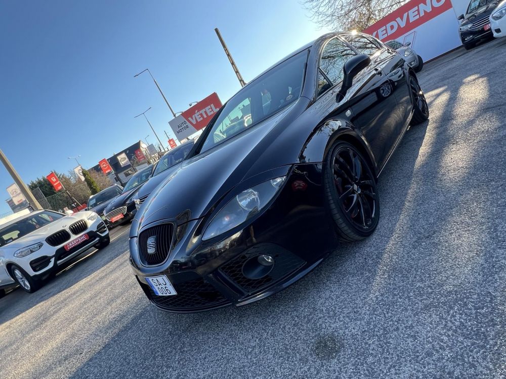 SEAT LEON 2.0 TFSI Cupra 350le! Integrált fejtámlás ülések. Boheme Purple fényezés