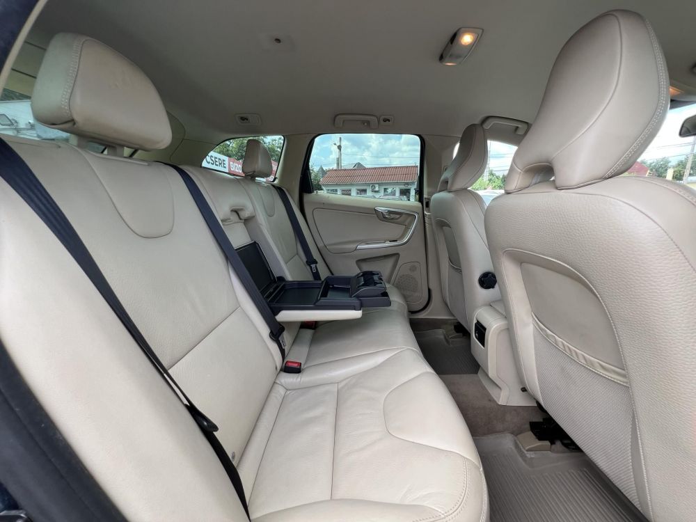 VOLVO XC60 2.4 D [D3] Kinetic Geartronic Klíma Tempomat világos bőr belső! LEGJOBB ÁRON!