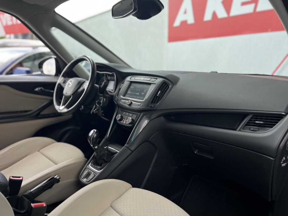 OPEL ZAFIRA 1.4 T Edition (7 személyes ) Végig vezetett szervizkönyv. téli-nyári gumi garnitúra. vaj belső!