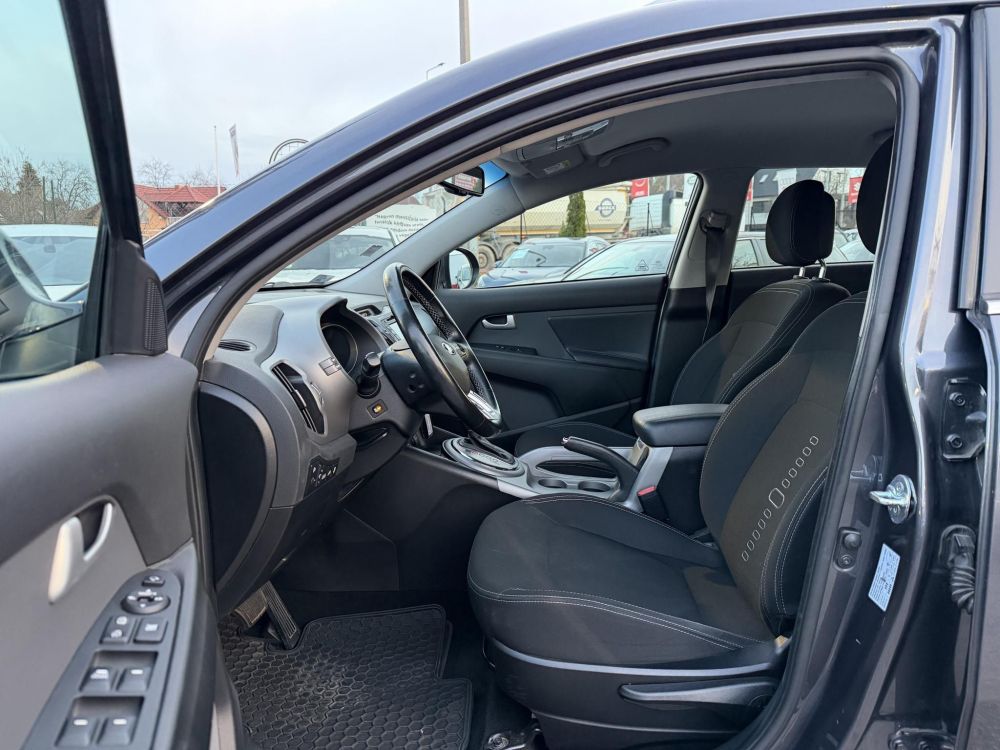 KIA SPORTAGE 2.0 CRDi LX 4x4 (Automata) Magasan felszerelt. Difizár. Téli-nyári gumi garnitúra!