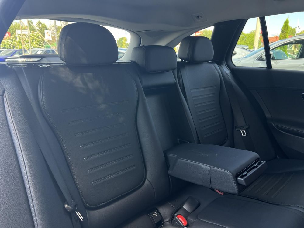 MERCEDES-BENZ C 200 T d 9G-TRONIC Mild hybrid drive AMG csomag! Bőrbelső. kamera. vonóhorog. wireless CARPLAY. stb