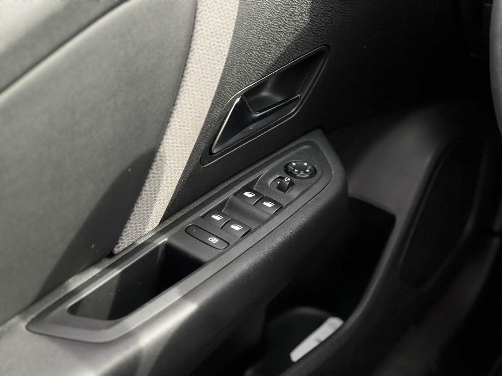CITROEN C4 1.2 PureTech Feel Plus M.o.-i. 1.tul. 61e km. LED. 360 kamera. HUD. Vonóhorog!