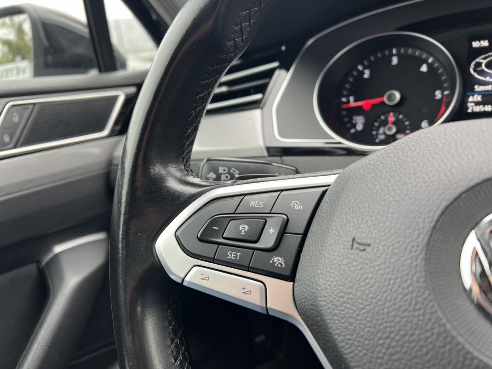 VOLKSWAGEN PASSAT VIII Variant 2.0 TDI SCR Business DSG Végig márkaszervizelt. LED Távtartó Ülésfűtés Navi Bluetooth MEGKÍMÉLT állapot!