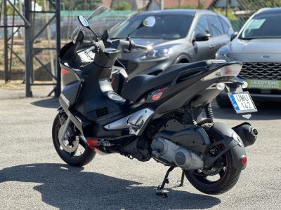 APRILIA SR MAX 300 Akrapovic