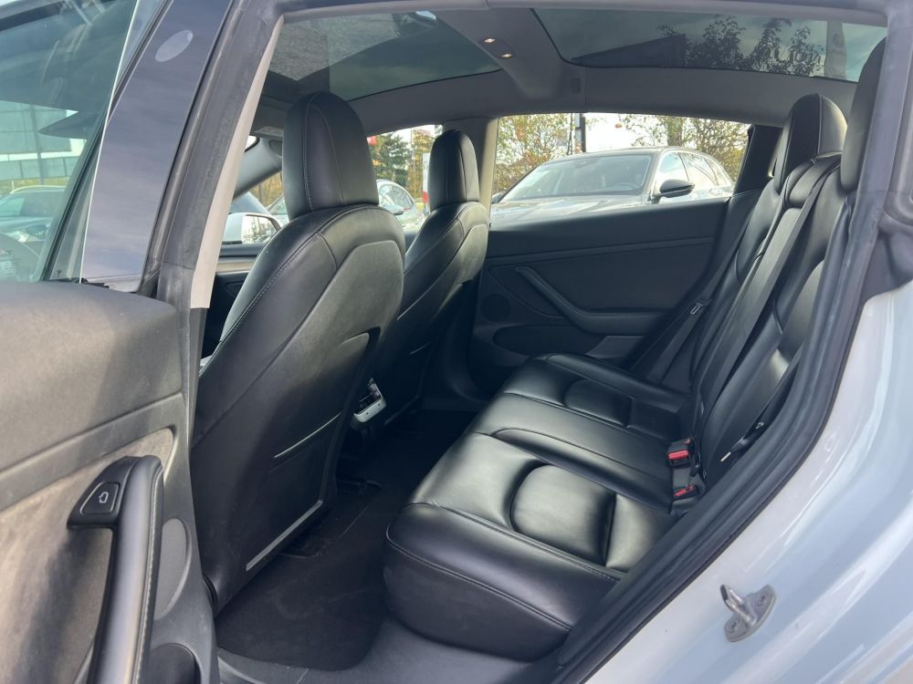 TESLA MODEL 3 Long Range AWD (Automata) FACELIFT. hőszivattyú. premium hifi. mátrix LED!