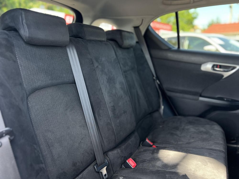 LEXUS CT 200h Comfort (Automata) Ülésfűtés. tolatókamera. szervizkönyv. 8 felni