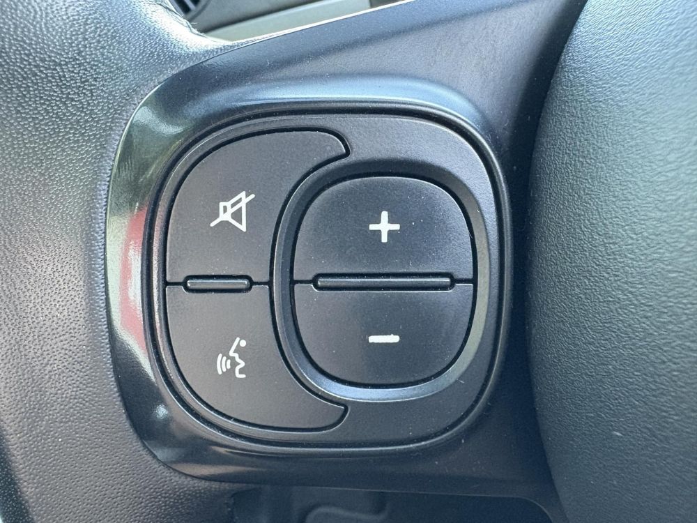 FIAT 500 1.2 8V Lounge Dualogic M.o.-i. Klíma Tempomat Bluetooth 42e km! Military green Edition!