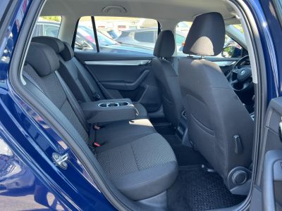 SKODA OCTAVIA Combi 1.4 TSI Ambition 168e km. Tempomat Digitklíma Végig vezetett szervizkönyv!
