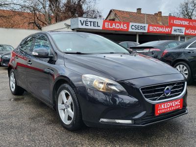 VOLVO V40 1.6 D [D2] Momentum Tempomat Digitiklíma Megkímélt!