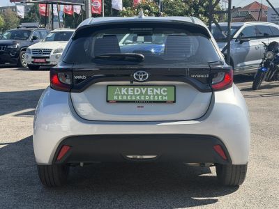 TOYOTA YARIS 1.5 Hybrid Comfort Tech e-CVT 103e km. ülésfűtés. kormányfűtés. kamera. sávtartó. digitklíma