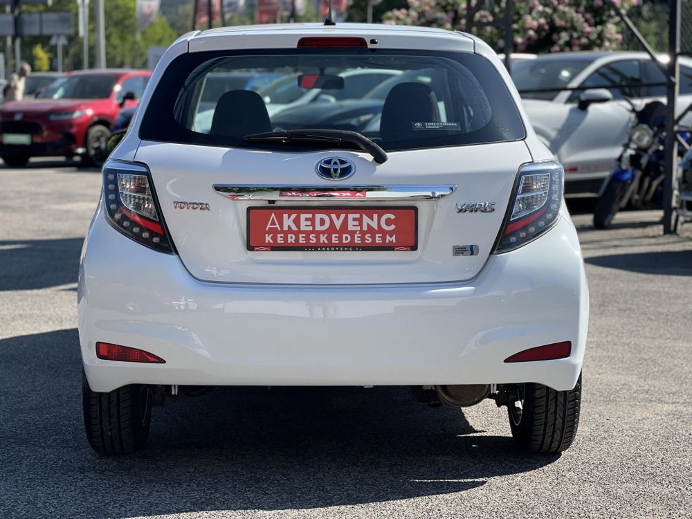TOYOTA YARIS 1.5 HSD Trend e-CVT 103e km. Márkaszervizelt!