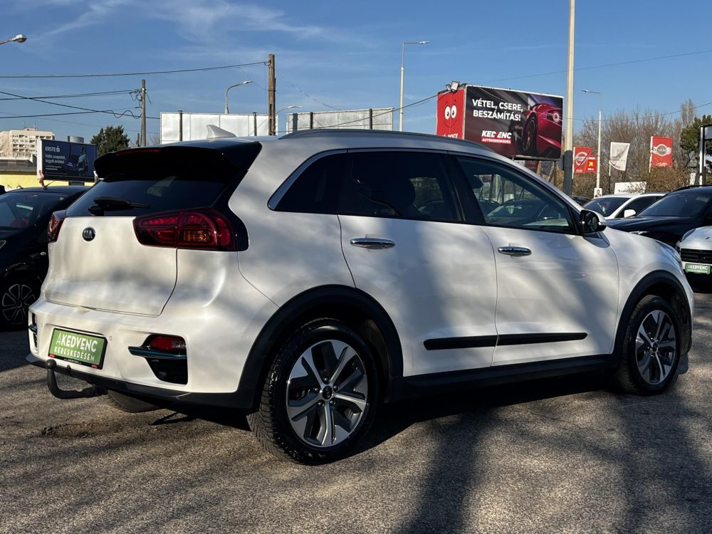KIA NIRO e-Niro 64kWh Platinum 400+km hatótáv. Bőr. ülésszellőztetés. CARPLAY. stb