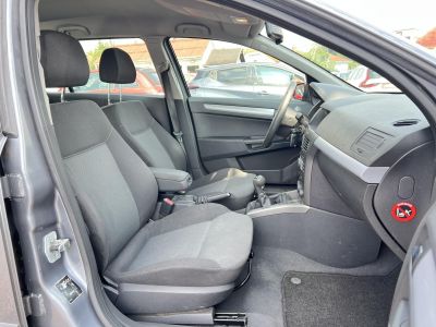 OPEL ASTRA H Caravan 1.6 Enjoy Rendszeresen karbantartott! Klíma Tempomat Alufelni Multikormány