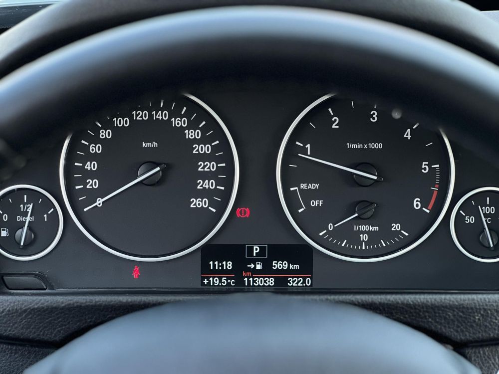 BMW 320d (Automata) M.o.-i. 1.tul. 113e km. márkaszervizelt előélet. téli-nyári kerék szett!