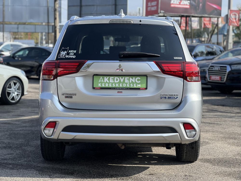 MITSUBISHI OUTLANDER 2.0 PHEV Intense Plus 4WD CVT 114e km