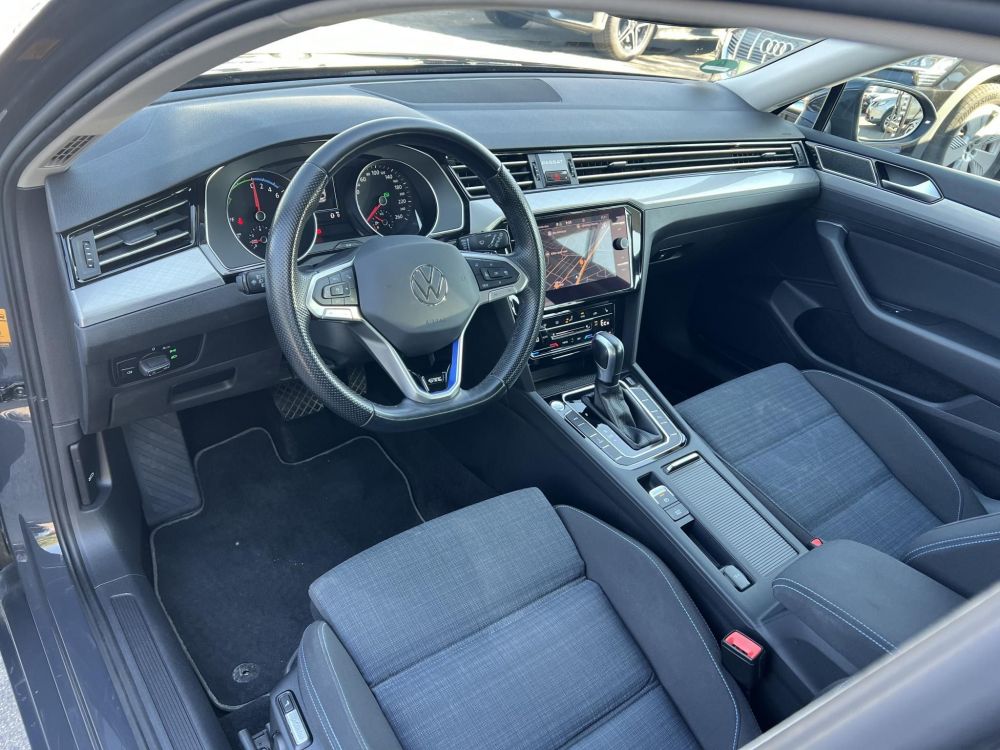 VOLKSWAGEN PASSAT VIII Variant 1.4 TSI GTE Plug-In-Hybrid DSG 97e km. LED Távtartó Carplay Ülésfűtés Kamera 2 töltőkábel!