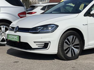 VOLKSWAGEN GOLF VII e-Golf Edition 120e km. 230km hatótáv. 2 töltő kábel. CARPLAY!
