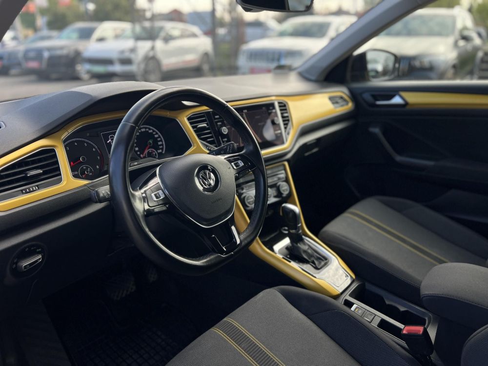 VOLKSWAGEN T-ROC 1.5 TSI ACT Style DSG 140e km. M.-o.i. távolságtartó. sávtartó. navigáció. ülésfűtés. CARPLAY!