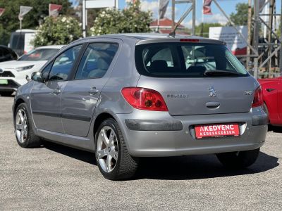 PEUGEOT 307 1.6 Presence digitklíma. tempomat. ülésfűtés. 2 gyári kulcs!