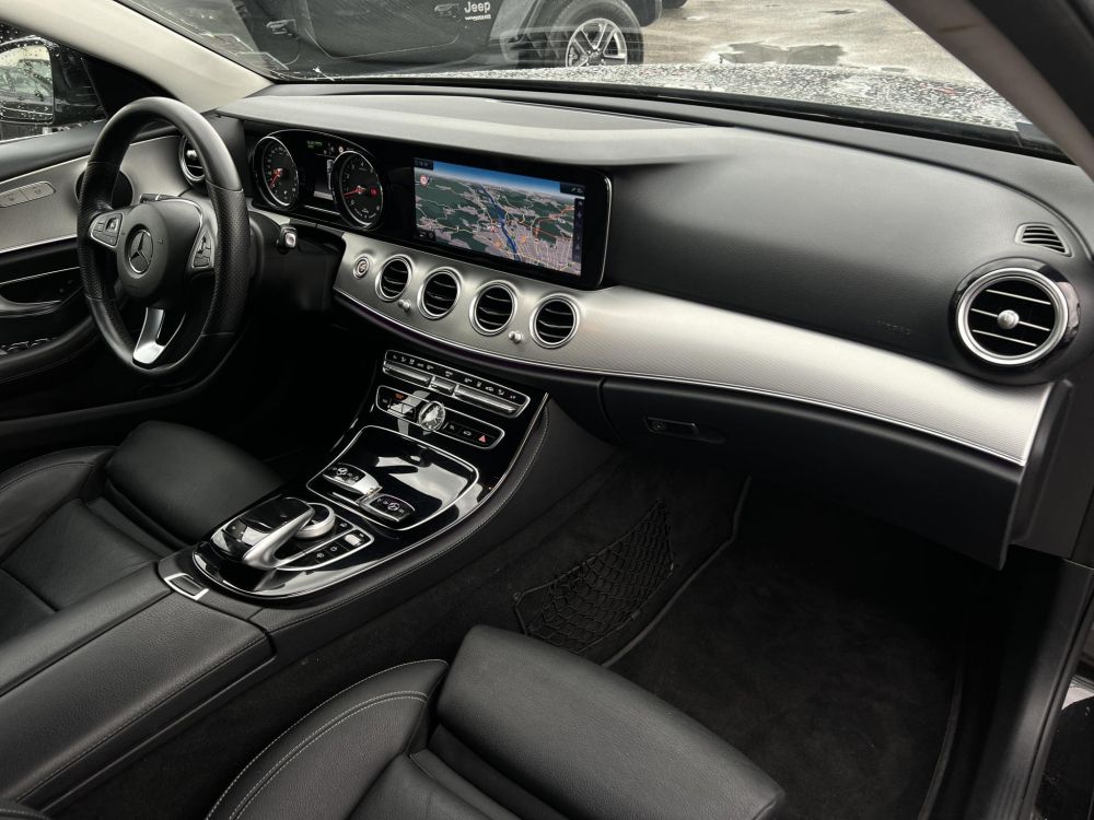 MERCEDES-BENZ E 350 e 9G-TRONIC 150e km. Bőr belső. kamera. frissen szervizelt