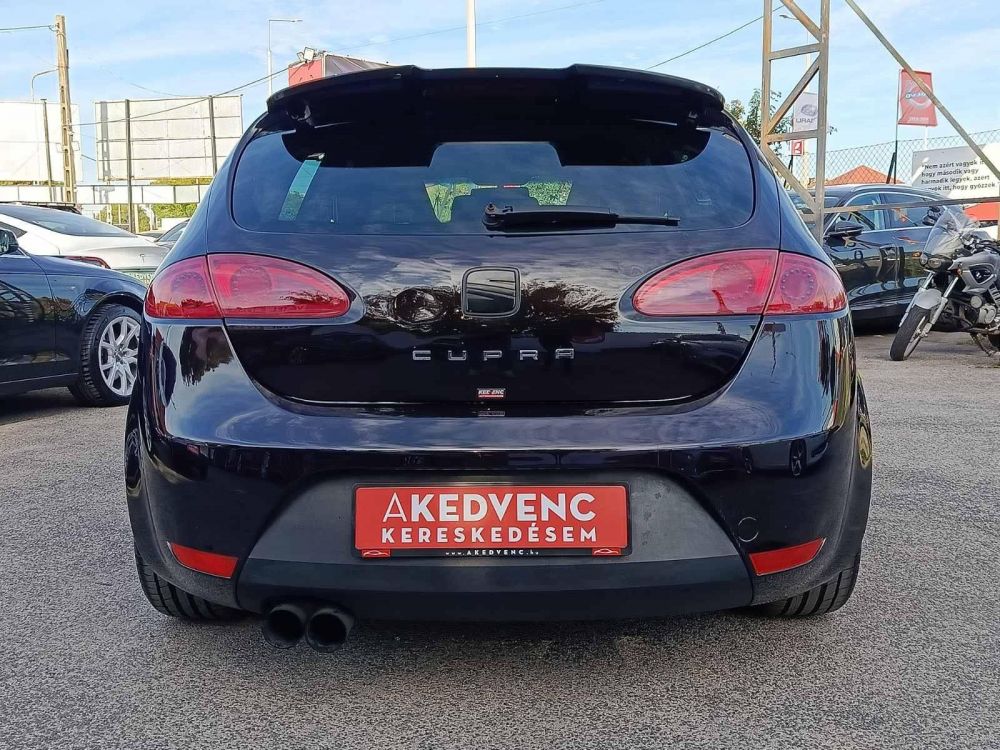 SEAT LEON 2.0 TFSI Cupra 350le! Integrált fejtámlás ülések. Boheme Purple fényezés