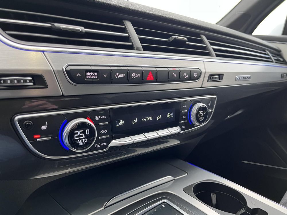 AUDI Q7 3.0 V6 TDI quattro Tiptronic ic S-line. BOSE hangrendszer. memória. 4x ülésfűtés. 4x digit klíma. Szervizelt!