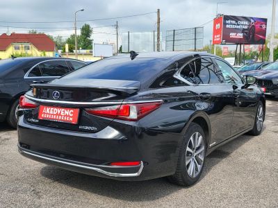 LEXUS ES 300h Prestiege Top CVT 60e km. LED Napfénytető Bőr Navi Tempomat Kamera Ülésfűtés