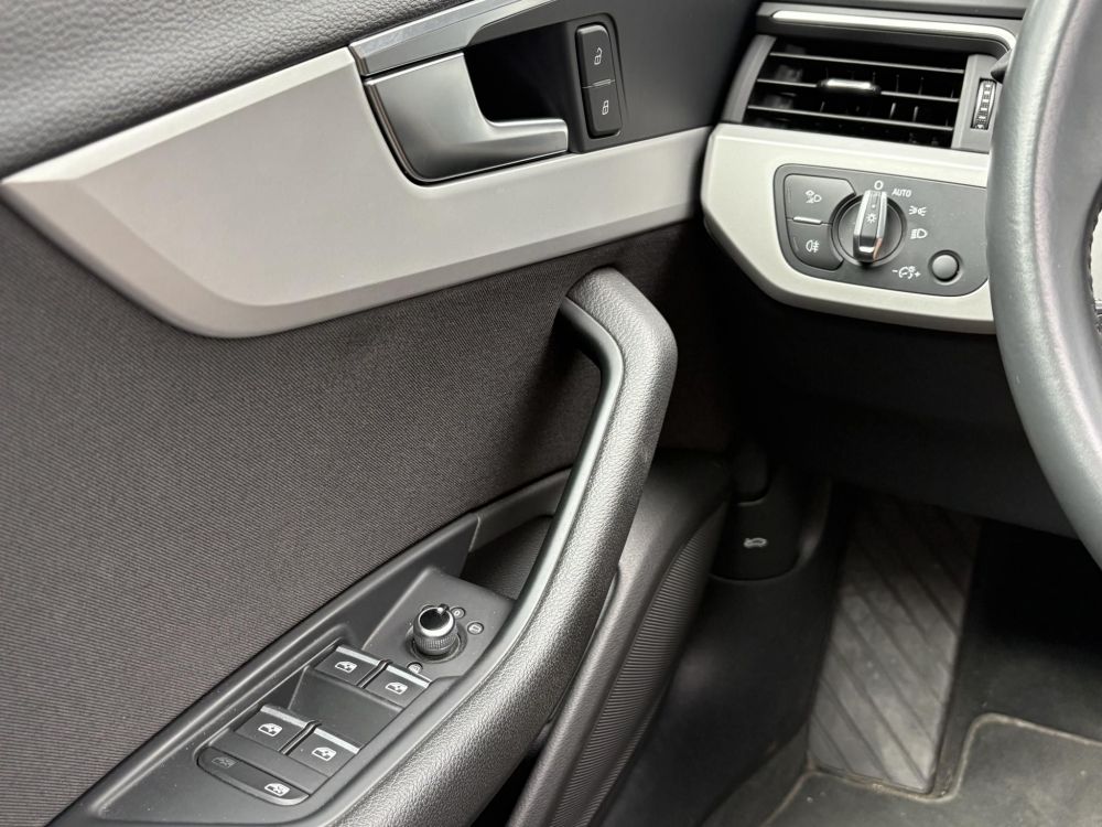 AUDI A4 Avant 40 TFSI S line S-tronic 97e km. Magyarországi Panorámatető Bluetooth Megkímélt!