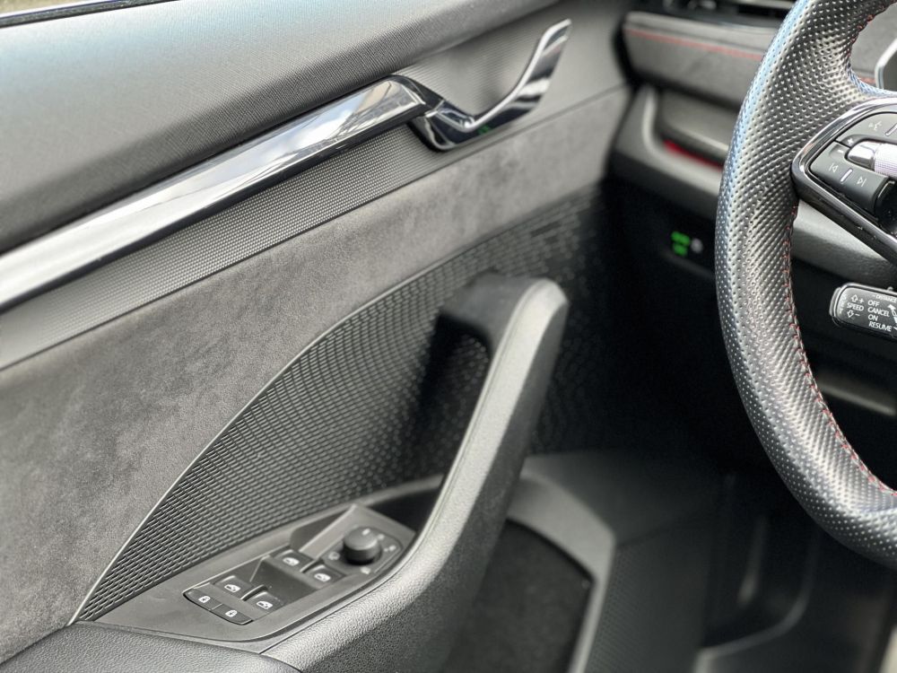 SKODA OCTAVIA Combi 2.0 TDI SCR RS DSG Magyarországi. Gyári fényezés. Végig vezetett szervizkönyv!