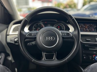 AUDI A4 Avant 2.0 TDI DPF EU5 S-line Vezetett szervizkönyv!