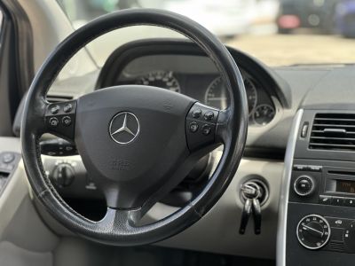 MERCEDES-BENZ A 180 CDI Avantgarde 169e km. világos belső. teljes nagyszerviz elvégezve!
